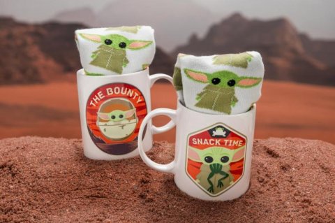 neuveden: Dárkový set Mandalorian - hrnek a ponožky