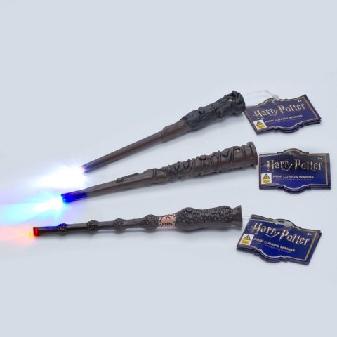 neuveden: Harry Potter Hůlka svíticí