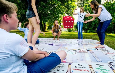 kolektiv autorů: Guess the Present Tense: Outdoor Game (new)