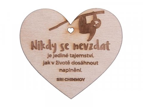 Chinmoy Sri: Dřevěné srdíčko Chinmoy Sri: Dřevěné srdíčko