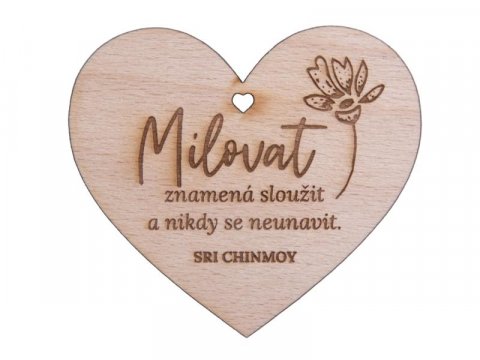 Chinmoy Sri: Dřevěné srdíčko Milovat znamená sloužit a nikdy se neunavit