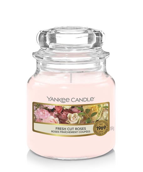 neuveden: YANKEE CANDLE Fresh Cut Roses svíčka 104g