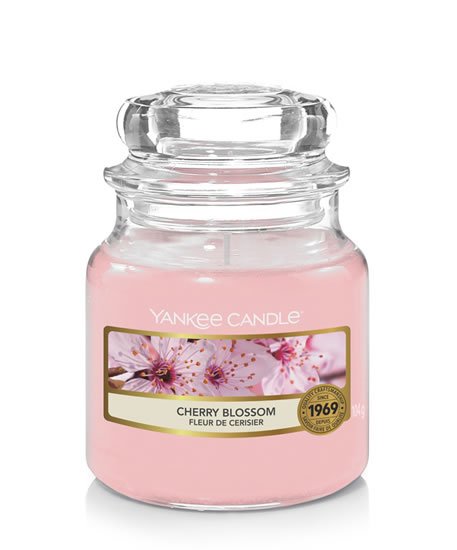 neuveden: YANKEE CANDLE Cherry Blossom svíčka 104g