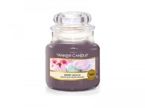 neuveden: YANKEE CANDLE Berry Mochi svíčka 104g