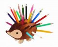 neuveden: Koh-i-noor ježek malý dřevěný s pastelkami