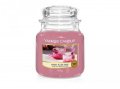 neuveden: YANKEE CANDLE Sweet Plum Sake svíčka 411g